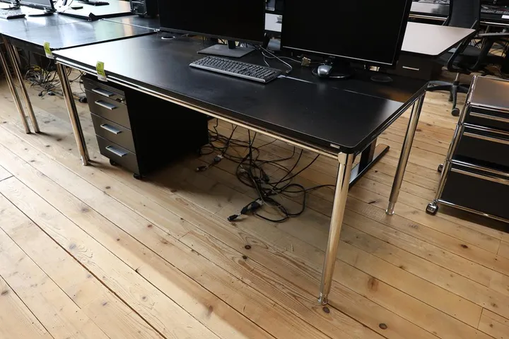1 x Bosse Bürotisch 1 x Rollcontainer Tischmaß: 180 x 80 x 72 cm